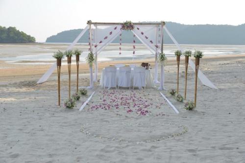 Beach-Wedding-Venue-035