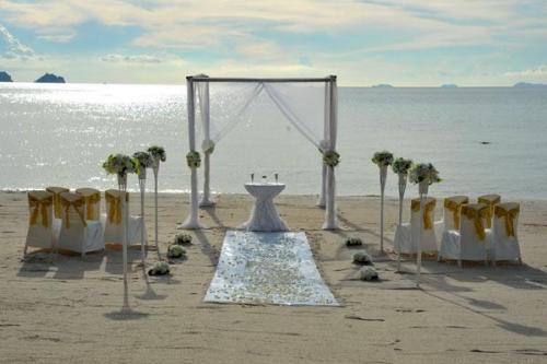 Beach-Wedding-Venue-101